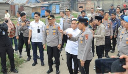 Ratu Dewa bersama Kapolda Sumsel Irjen Pol. Rony Samtana meninjau langsung Posko Bersinar tersebut, Jumat 16 Oktober 2026.
