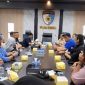 Koalisi Pers Sumsel saat menemui Komisioner Komisi Kepolisian Nasional [Kompolnas], Dr Supardi Hamid, di Mapolda Sumsel, Senin 19 Oktober 2026.