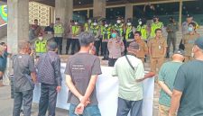 Corporation Anti Corruption Agency Sumatera Selatan [CACA-Sumsel] bersama PB Front Pemuda Merah Putih [FPMP] dalam aksi unjuk rasa di Kantor DPRD Provinsi Sumatera Selatan, Selasa 20 Oktober 2026.
