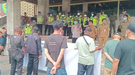 Corporation Anti Corruption Agency Sumatera Selatan [CACA-Sumsel] bersama PB Front Pemuda Merah Putih [FPMP] dalam aksi unjuk rasa di Kantor DPRD Provinsi Sumatera Selatan, Selasa 20 Oktober 2026.