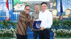 Bupati Lanosin dalam Workshop Evaluasi Pengelolaan Keuangan dan Pembangunan Desa Tahun 2026 di Balai Rakyat Setda OKU Timur, Rabu 21 Oktober 2026.