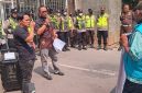 Massa Corporation Anti Corruption Agency Sumatera Selatan [CACA Sumsel] menggeruduk Kejaksaan Tinggi Sumatera Selatan [Kejati Sumsel], Jumat 23 Oktober 2026.