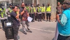 Massa Corporation Anti Corruption Agency Sumatera Selatan [CACA Sumsel] menggeruduk Kejaksaan Tinggi Sumatera Selatan [Kejati Sumsel], Jumat 23 Oktober 2026.