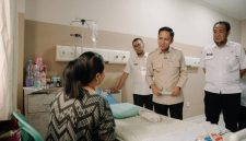 Kepala Dinas Komunikasi dan Informatika [Kominfo] Kota Palembang, Kemas Haikal saat mendampingi Wali Kota Ratu Dewa.