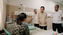 Kepala Dinas Komunikasi dan Informatika [Kominfo] Kota Palembang, Kemas Haikal saat mendampingi Wali Kota Ratu Dewa.