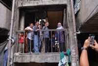 Wali Kota Ratu Dewa mendampingi Direktur Jenderal Perumahan Perkotaan Kementerian PKP RI, Sri Haryati, meninjau rumah susun [rusun] Ilir Barat Palembang pada Minggu 25 Oktober 2026.