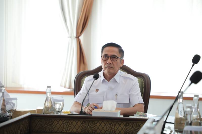 Wali Kota Ratu Dewa melakukan koordinasi melalui audiensi bersama perwakilan BMKG Stasiun Klimatologi Kelas I Sumatera Selatan di Ruang Vidcon Rumah Dinas Wali Kota Palembang, Selasa 27 Oktober 2026.