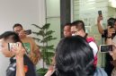 Kedua tersangka berinisial IS, selaku Kuasa Pengguna Anggaran [KPA]/Pejabat Pembuat Komitmen [PPK], dan D, Direktur PT Amanda Tiga Mandiri yang bertindak sebagai penyedia. Keduanya langsung ditahan di Rutan Kelas I A Pakjo Palembang selama 20 hari, terhitung sejak 27 Oktober hingga 15 November 2026.