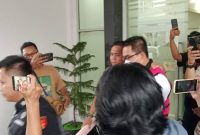 Kedua tersangka berinisial IS, selaku Kuasa Pengguna Anggaran [KPA]/Pejabat Pembuat Komitmen [PPK], dan D, Direktur PT Amanda Tiga Mandiri yang bertindak sebagai penyedia. Keduanya langsung ditahan di Rutan Kelas I A Pakjo Palembang selama 20 hari, terhitung sejak 27 Oktober hingga 15 November 2026.