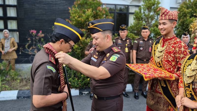 Kepala Kejaksaan Tinggi Sumatera Selatan, Nurcahyo JM SH MH turun langsung mengevaluasi kinerja jajaran Kejaksaan Negeri Ogan Komering Ulu Timur [OKU Timur], Selasa 27 Oktober 2026.