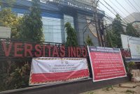Salah satu objek Yayasan STIMIK IGM yang dipasang plang banner. [Ist]