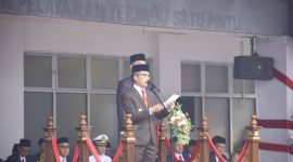 Wali Kota Palembang Ratu Dewa Ratu saat memimpin upacara peringatan Hari Sumpah Pemuda ke-98 Tahun 2026 di lapangan belakang Sekretariat Pemerintah Kota Palembang, Rabu 28 Oktober 2026.
