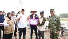 Lahan Cetak Sawah Rakyat [CSR] di Kabupaten Ogan Komering Ulu [OKU] Timur, Sumatera Selatan, menunjukkan potensi menjanjikan. Hasil ubinan di Desa Campang Tiga Ulu, Kecamatan Cempaka, mencapai setara 7,76 ton gabah kering panen [GKP] per hektare,