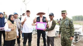 Lahan Cetak Sawah Rakyat [CSR] di Kabupaten Ogan Komering Ulu [OKU] Timur, Sumatera Selatan, menunjukkan potensi menjanjikan. Hasil ubinan di Desa Campang Tiga Ulu, Kecamatan Cempaka, mencapai setara 7,76 ton gabah kering panen [GKP] per hektare,