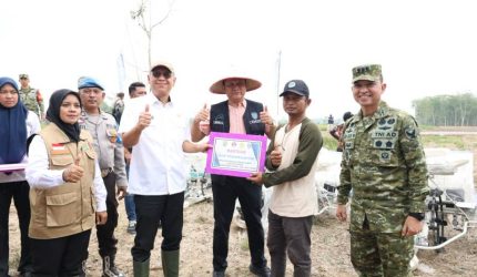 Lahan Cetak Sawah Rakyat [CSR] di Kabupaten Ogan Komering Ulu [OKU] Timur, Sumatera Selatan, menunjukkan potensi menjanjikan. Hasil ubinan di Desa Campang Tiga Ulu, Kecamatan Cempaka, mencapai setara 7,76 ton gabah kering panen [GKP] per hektare,