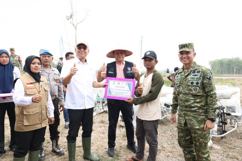 Lahan Cetak Sawah Rakyat [CSR] di Kabupaten Ogan Komering Ulu [OKU] Timur, Sumatera Selatan, menunjukkan potensi menjanjikan. Hasil ubinan di Desa Campang Tiga Ulu, Kecamatan Cempaka, mencapai setara 7,76 ton gabah kering panen [GKP] per hektare,