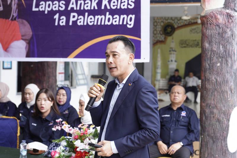Sekretaris DPW NasDem Sumsel H Nopianto saat memberikan sambutan dalam gelaran aksi sosial di Lapas Anak Kelas 1 Pakjo Palembang, Kamis 29 Oktober 2026.