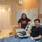 Anggota DPRD Kota Palembang dari Fraksi PDIP Andreas Okdi Priantoro saat menjenguk para korban di RS Bhayangkara Moh Hasan Palembang, Rabu 14 Oktober 2026.